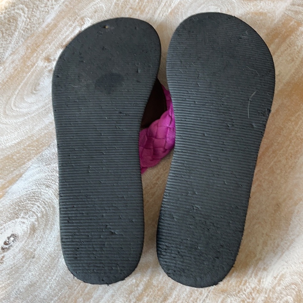 Pink braided flip flops - Picture 2 of 2